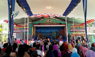 Mendidik Anak-anak SMPN 21 Cinta Seni Tradisi