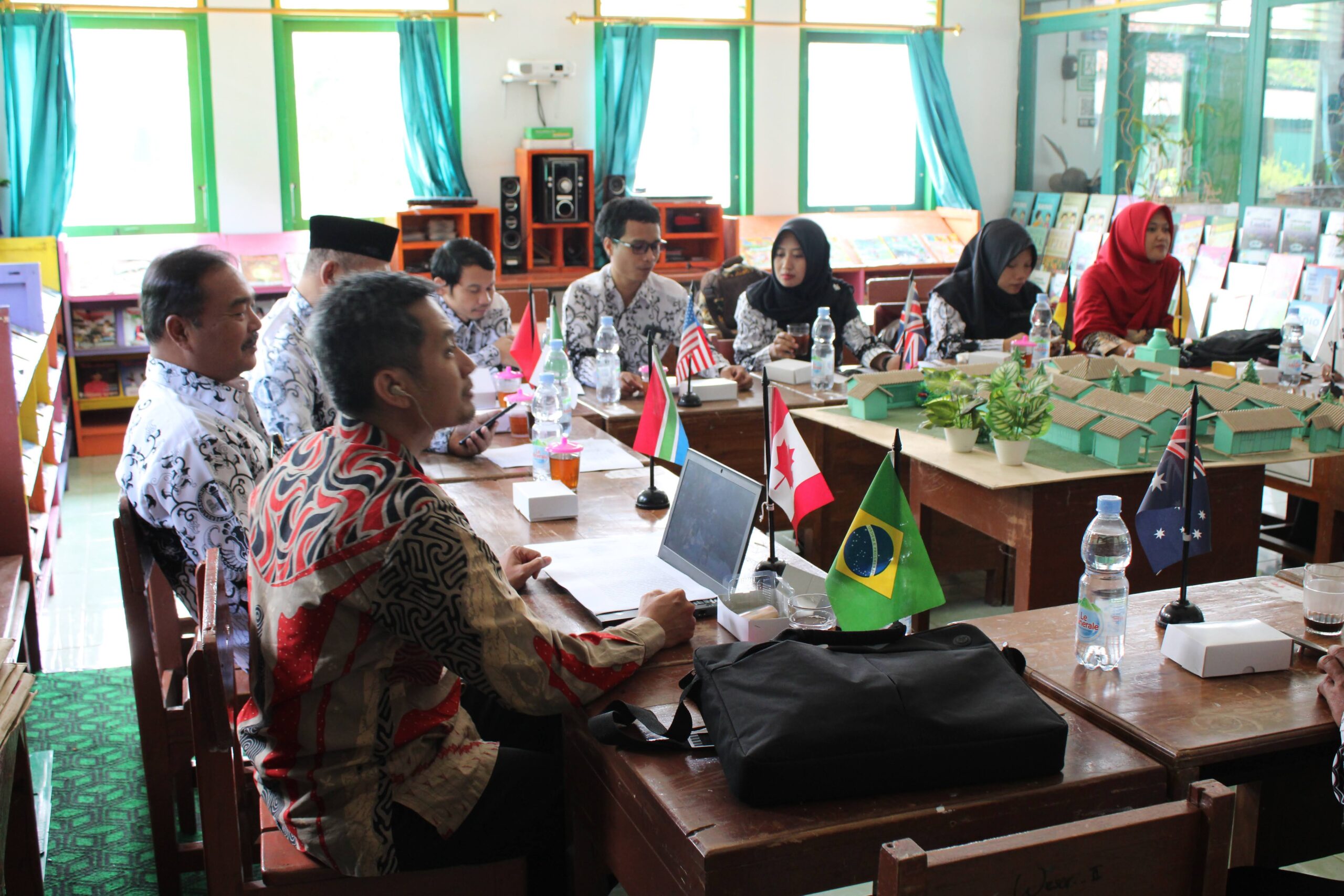 Rapat Pengurus MGMP Informatika di Ruang Perpustakaan